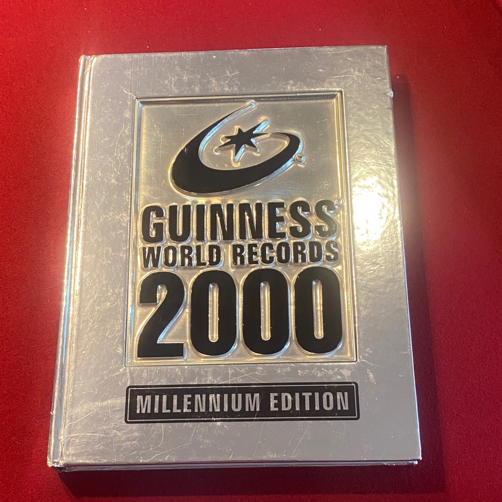 Guinness World Records 2000 Millennium Edition - Silver Hardcover